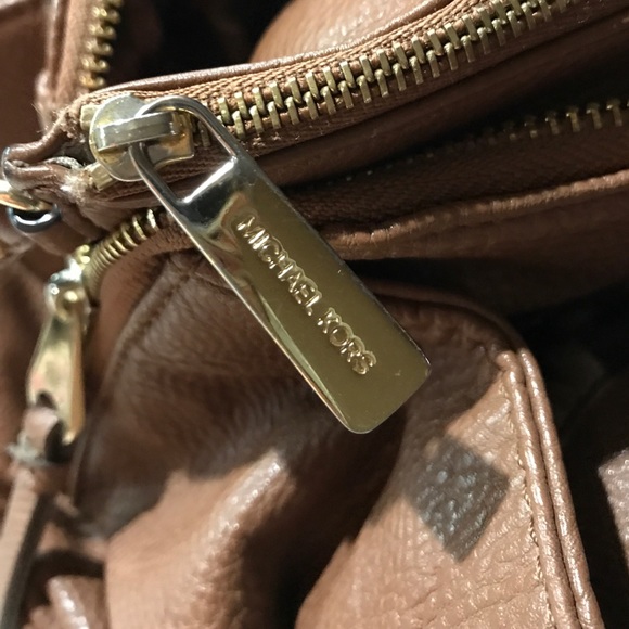 Michael Kors wristlet - Picture 2 of 4